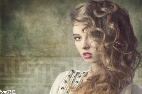 過敏能用黃瓜敷臉嗎 黃瓜冷藏后鎮(zhèn)靜效果好 過敏能用黃瓜敷臉嗎 黃瓜冷藏后鎮(zhèn)靜效果好