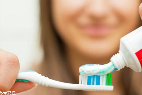 牙膏洗臉美白嗎 牙膏洗臉注意事項 牙膏洗臉美白嗎 牙膏洗臉注意事項