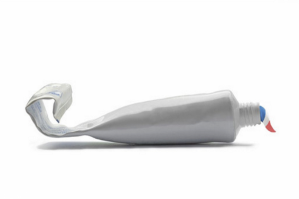 牙膏洗臉的正確方法 用牙膏洗臉六大好處 牙膏洗臉的正確方法 用牙膏洗臉六大好處