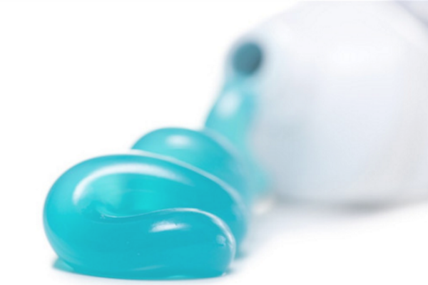 牙膏洗臉的正確方法 用牙膏洗臉六大好處 牙膏洗臉的正確方法 用牙膏洗臉六大好處