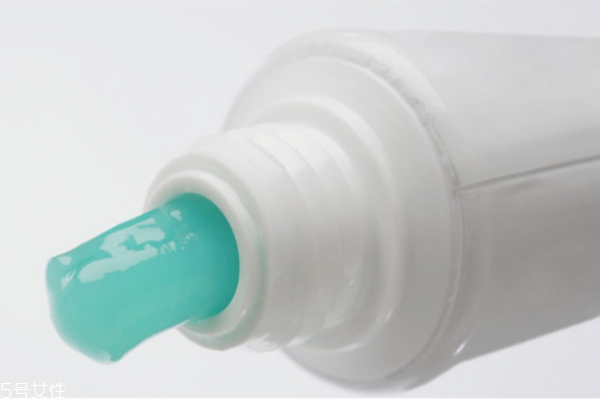 牙膏洗臉的正確方法 用牙膏洗臉六大好處 牙膏洗臉的正確方法 用牙膏洗臉六大好處