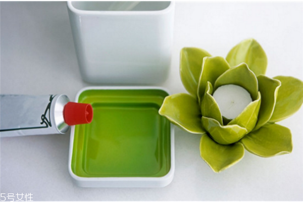 牙膏洗臉的正確方法 用牙膏洗臉六大好處 牙膏洗臉的正確方法 用牙膏洗臉六大好處