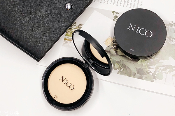 用粉餅怎么定妝 4招妝容更加精致服帖 用粉餅怎么定妝 4招妝容更加精致服帖