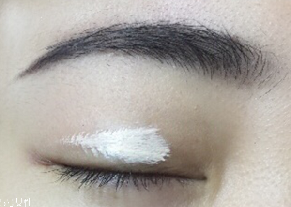 日常妝眼影怎么畫(huà) 新手畫(huà)眼影的步驟圖片 日常妝眼影怎么畫(huà) 新手畫(huà)眼影的步驟圖片