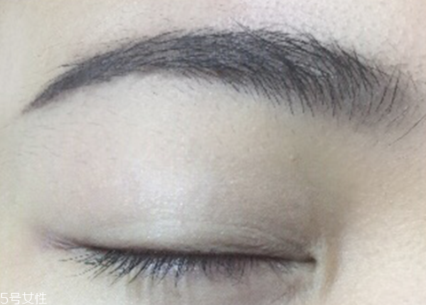 日常妝眼影怎么畫(huà) 新手畫(huà)眼影的步驟圖片 日常妝眼影怎么畫(huà) 新手畫(huà)眼影的步驟圖片
