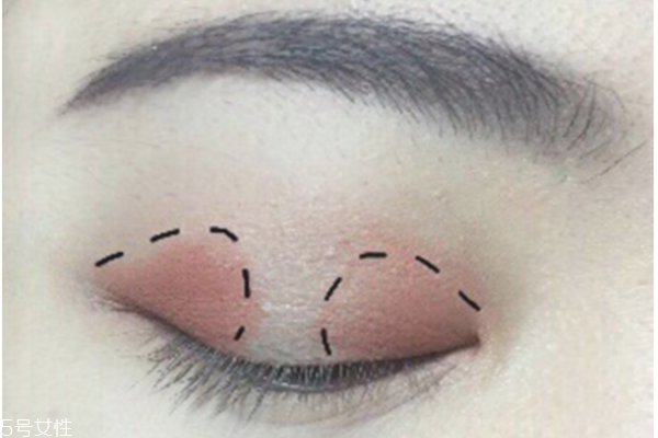 日常妝眼影怎么畫(huà) 新手畫(huà)眼影的步驟圖片 日常妝眼影怎么畫(huà) 新手畫(huà)眼影的步驟圖片