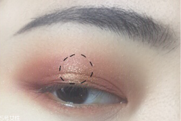 日常妝眼影怎么畫(huà) 新手畫(huà)眼影的步驟圖片 日常妝眼影怎么畫(huà) 新手畫(huà)眼影的步驟圖片