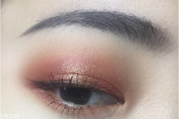 日常妝眼影怎么畫(huà) 新手畫(huà)眼影的步驟圖片 日常妝眼影怎么畫(huà) 新手畫(huà)眼影的步驟圖片