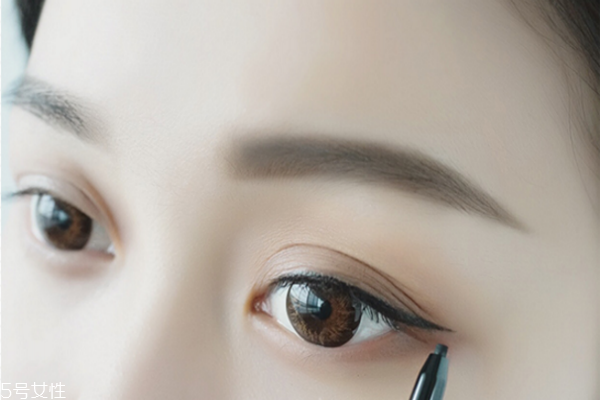 秋冬慵懶妝容教程 溫柔美膩的秋冬妝容 秋冬慵懶妝容教程 溫柔美膩的秋冬妝容