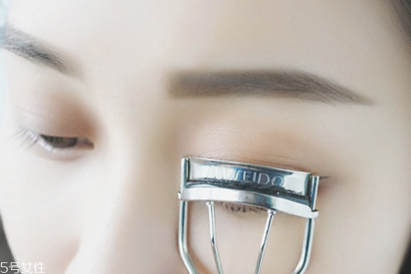 秋冬慵懶妝容教程 溫柔美膩的秋冬妝容 秋冬慵懶妝容教程 溫柔美膩的秋冬妝容