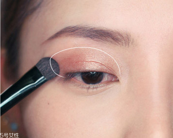 秋冬慵懶妝容教程 溫柔美膩的秋冬妝容 秋冬慵懶妝容教程 溫柔美膩的秋冬妝容