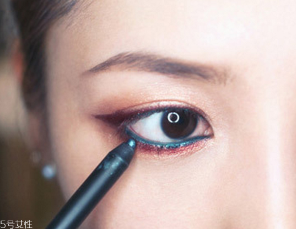 秋冬慵懶妝容教程 溫柔美膩的秋冬妝容 秋冬慵懶妝容教程 溫柔美膩的秋冬妝容