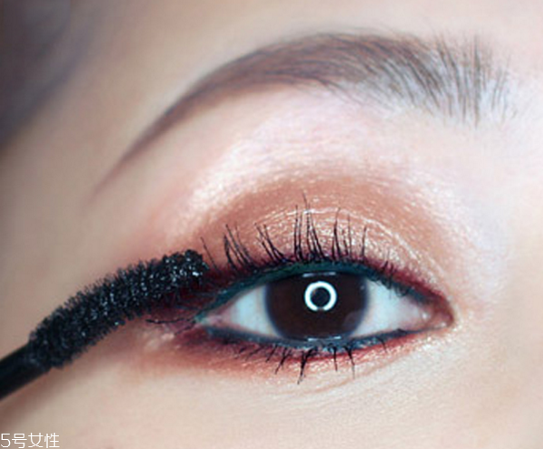 秋冬慵懶妝容教程 溫柔美膩的秋冬妝容 秋冬慵懶妝容教程 溫柔美膩的秋冬妝容