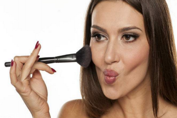 高光陰影粉什么時候用 高光陰影粉的用法圖解 高光陰影粉什么時候用 高光陰影粉的用法圖解