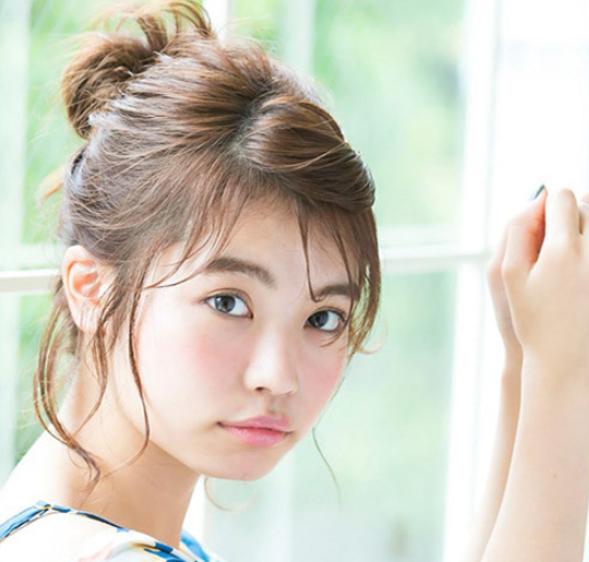 如何自己做簡(jiǎn)單盤發(fā) 雙丸子頭最好看的扎法 如何自己做簡(jiǎn)單盤發(fā) 雙丸子頭最好看的扎法