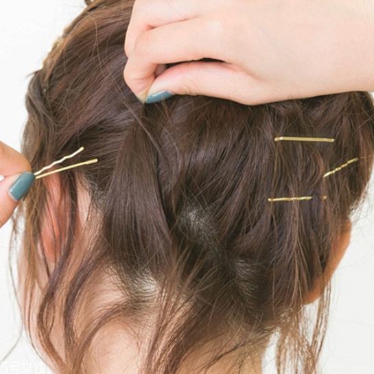 如何自己做簡(jiǎn)單盤發(fā) 雙丸子頭最好看的扎法 如何自己做簡(jiǎn)單盤發(fā) 雙丸子頭最好看的扎法