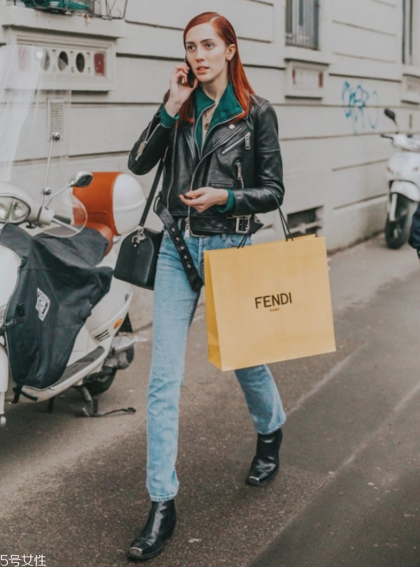 秋冬女生皮衣怎么穿好看 女生皮衣秋冬穿搭 秋冬女生皮衣怎么穿好看 女生皮衣秋冬穿搭