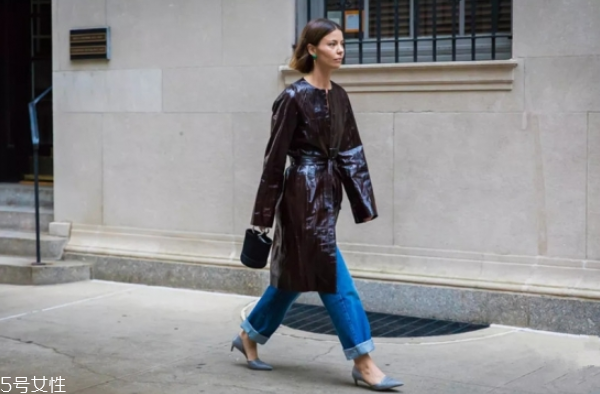 秋冬女生皮衣怎么穿好看 女生皮衣秋冬穿搭 秋冬女生皮衣怎么穿好看 女生皮衣秋冬穿搭