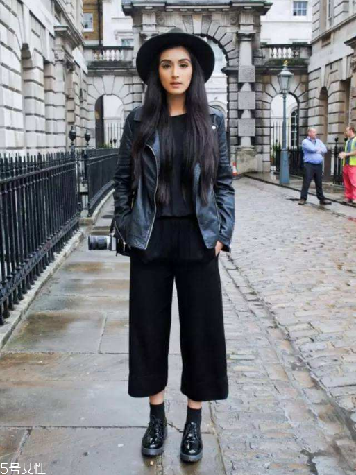 秋冬女生皮衣怎么穿好看 女生皮衣秋冬穿搭 秋冬女生皮衣怎么穿好看 女生皮衣秋冬穿搭