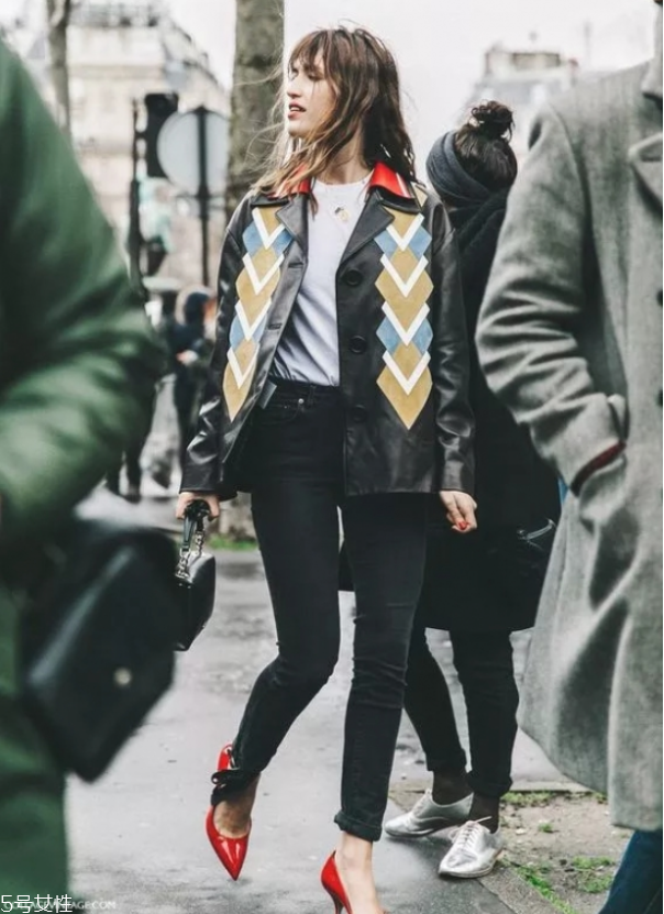 秋冬女生皮衣怎么穿好看 女生皮衣秋冬穿搭 秋冬女生皮衣怎么穿好看 女生皮衣秋冬穿搭