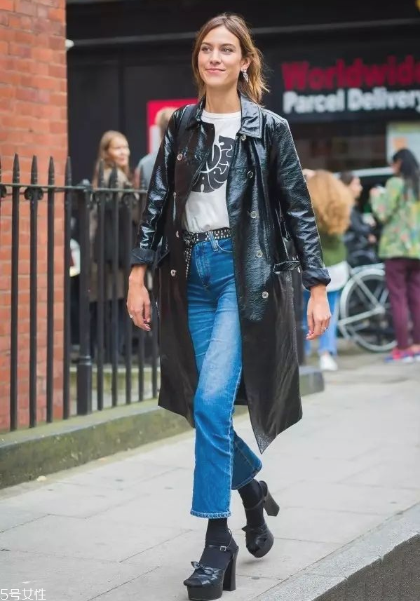 女生皮衣搭配什么褲子 皮衣搭配圖片女 女生皮衣搭配什么褲子 皮衣搭配圖片女