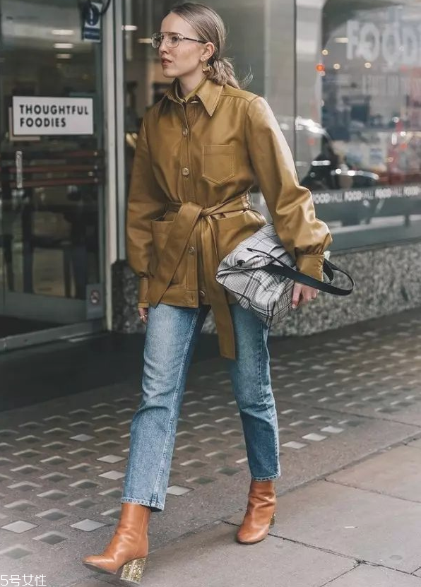 女生皮衣搭配什么褲子 皮衣搭配圖片女 女生皮衣搭配什么褲子 皮衣搭配圖片女