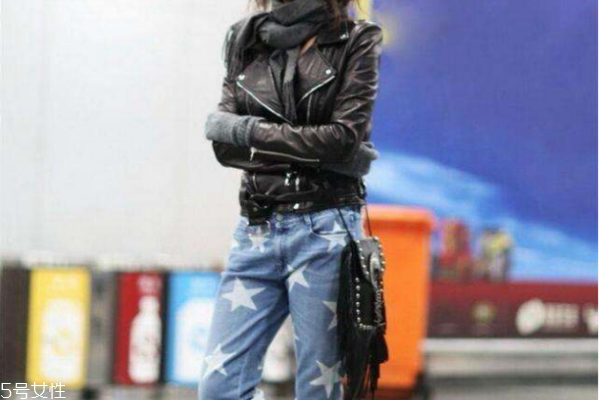 女生皮衣搭配什么褲子 皮衣搭配圖片女 女生皮衣搭配什么褲子 皮衣搭配圖片女