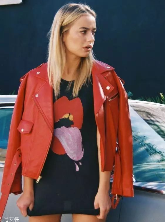 女生皮衣搭配什么褲子 皮衣搭配圖片女 女生皮衣搭配什么褲子 皮衣搭配圖片女