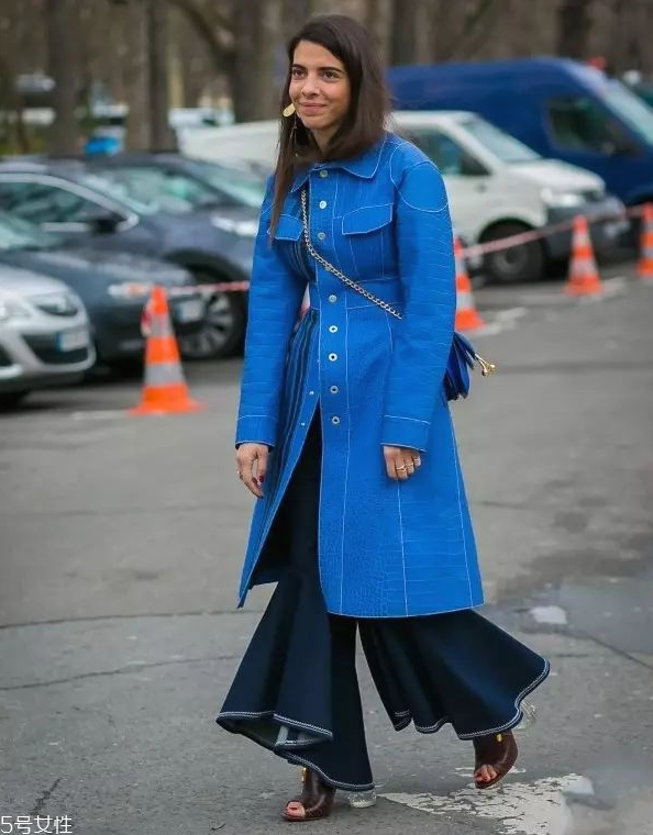女生皮衣搭配什么褲子 皮衣搭配圖片女 女生皮衣搭配什么褲子 皮衣搭配圖片女
