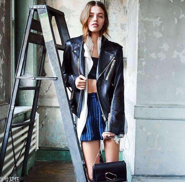 女生皮衣搭配什么褲子 皮衣搭配圖片女 女生皮衣搭配什么褲子 皮衣搭配圖片女