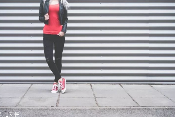 皮衣怎么選 皮衣款式選的好才夠時髦 皮衣怎么選 皮衣款式選的好才夠時髦