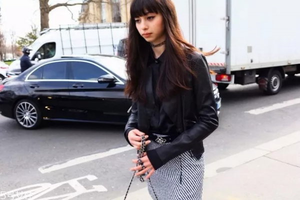 黑色皮衣怎么搭配好看 今秋最不能錯過的皮衣款式 黑色皮衣怎么搭配好看 今秋最不能錯過的皮衣款式