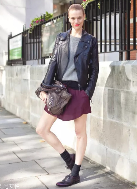 黑色皮衣怎么搭配好看 今秋最不能錯過的皮衣款式 黑色皮衣怎么搭配好看 今秋最不能錯過的皮衣款式