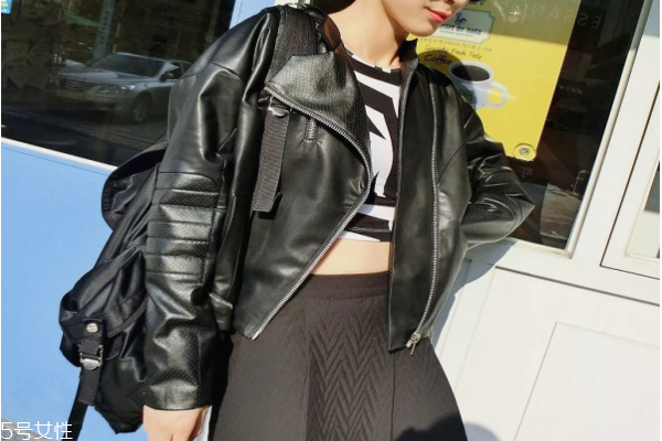 黑色皮衣怎么搭配好看 今秋最不能錯過的皮衣款式 黑色皮衣怎么搭配好看 今秋最不能錯過的皮衣款式