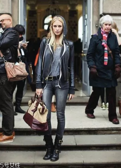 黑色皮衣怎么搭配好看 今秋最不能錯過的皮衣款式 黑色皮衣怎么搭配好看 今秋最不能錯過的皮衣款式