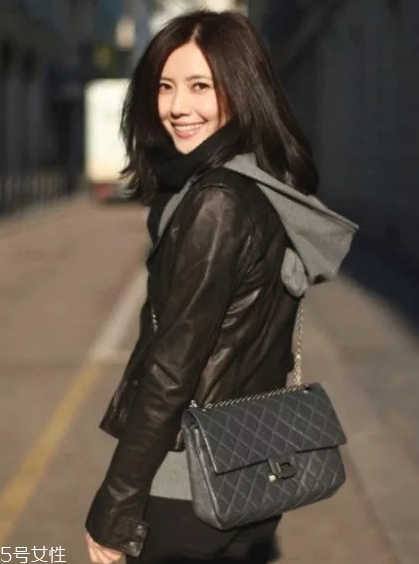 黑色皮衣怎么搭配好看 今秋最不能錯過的皮衣款式 黑色皮衣怎么搭配好看 今秋最不能錯過的皮衣款式