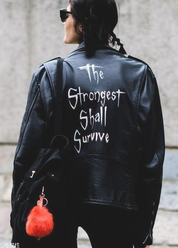 黑色皮衣怎么搭配好看 今秋最不能錯過的皮衣款式 黑色皮衣怎么搭配好看 今秋最不能錯過的皮衣款式