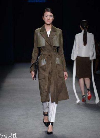 黑色皮衣怎么搭配好看 今秋最不能錯過的皮衣款式 黑色皮衣怎么搭配好看 今秋最不能錯過的皮衣款式