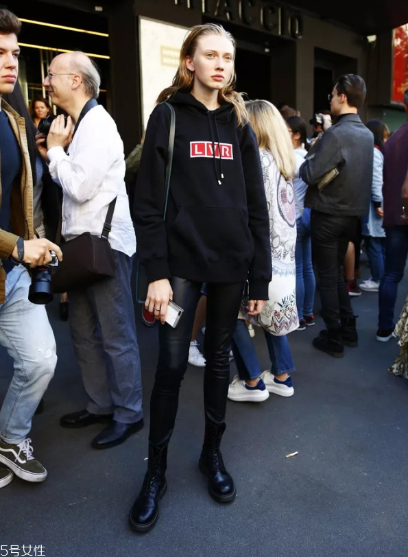 秋冬女生短靴配什么褲子 好看又實用的短靴推薦 秋冬女生短靴配什么褲子 好看又實用的短靴推薦