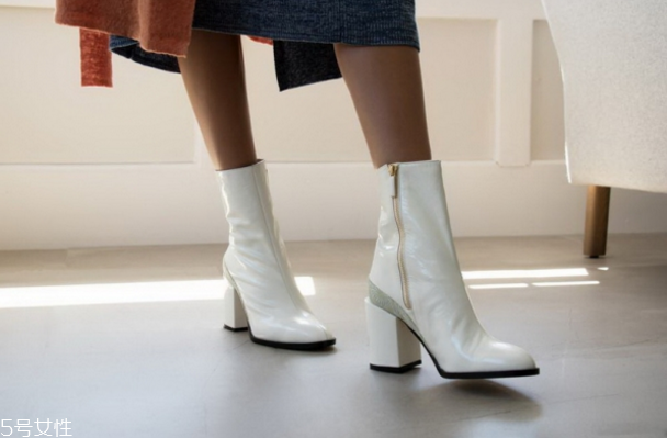 秋冬女生短靴配什么褲子 好看又實用的短靴推薦 秋冬女生短靴配什么褲子 好看又實用的短靴推薦