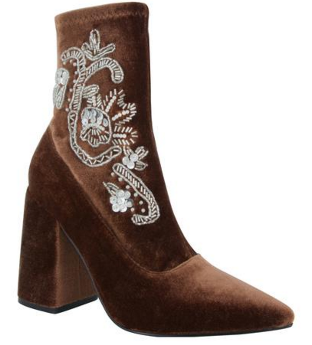 秋冬女生短靴配什么褲子 好看又實用的短靴推薦 秋冬女生短靴配什么褲子 好看又實用的短靴推薦