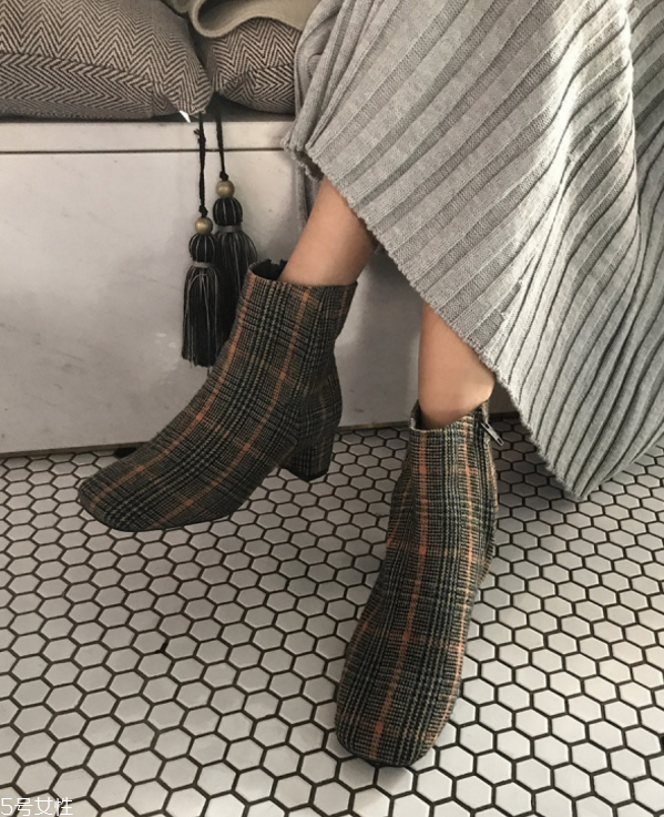 秋冬女生短靴配什么褲子 好看又實用的短靴推薦 秋冬女生短靴配什么褲子 好看又實用的短靴推薦