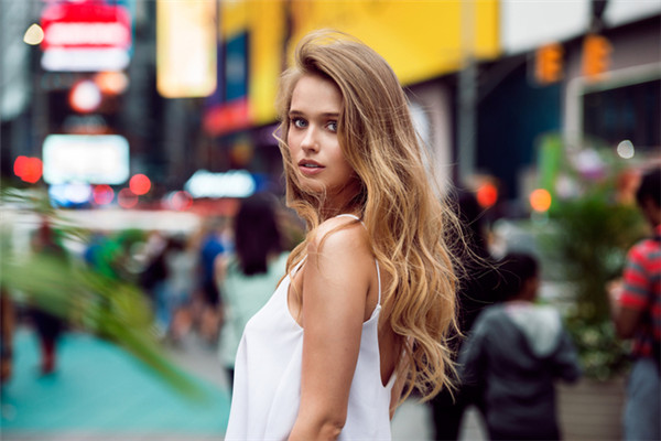 頭發(fā)稀少怎么辦 先看不同年齡頭發(fā)稀少原因 頭發(fā)稀少怎么辦 先看不同年齡頭發(fā)稀少原因