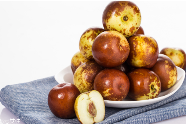 冬棗洗過(guò)之后變紅色是為什么 吃冬棗的副作用及壞處 冬棗洗過(guò)之后變紅色是為什么 吃冬棗的副作用及壞處