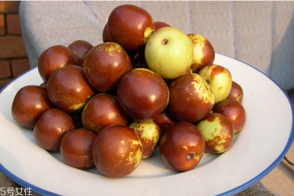 冬棗洗過(guò)之后變紅色是為什么 吃冬棗的副作用及壞處 冬棗洗過(guò)之后變紅色是為什么 吃冬棗的副作用及壞處
