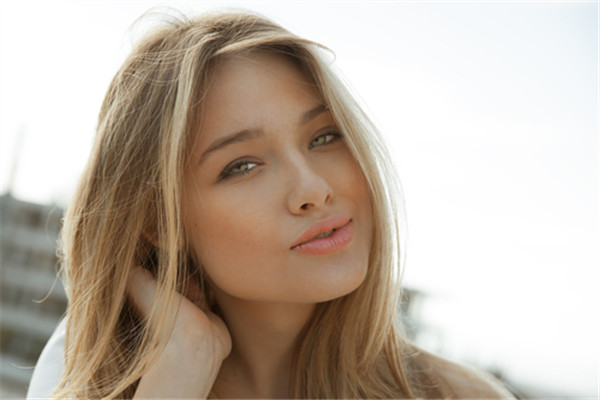 大眼無(wú)眼線妝容怎么畫 大眼無(wú)眼線妝容怎么畫