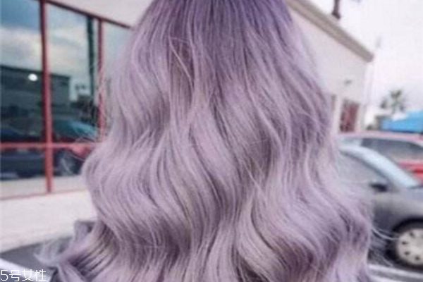 染發(fā)和燙發(fā)可以同時(shí)進(jìn)行嗎 染發(fā)和燙發(fā)間隔時(shí)間 染發(fā)和燙發(fā)可以同時(shí)進(jìn)行嗎 染發(fā)和燙發(fā)間隔時(shí)間