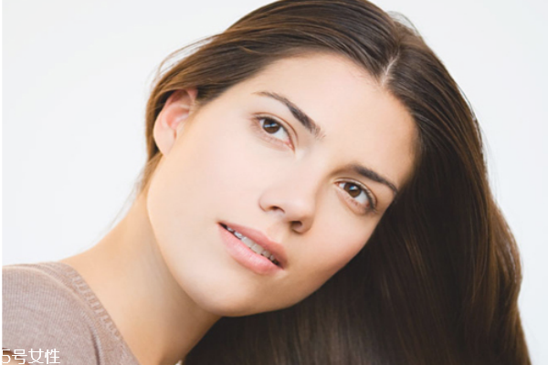 燙頭后怎樣護理打理頭發(fā) 理發(fā)店燙發(fā)染發(fā)的5大危害 燙頭后怎樣護理打理頭發(fā) 理發(fā)店燙發(fā)染發(fā)的5大危害