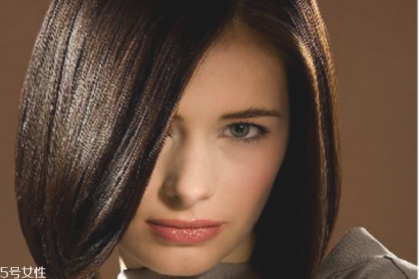 燙頭后怎樣護理打理頭發(fā) 理發(fā)店燙發(fā)染發(fā)的5大危害 燙頭后怎樣護理打理頭發(fā) 理發(fā)店燙發(fā)染發(fā)的5大危害