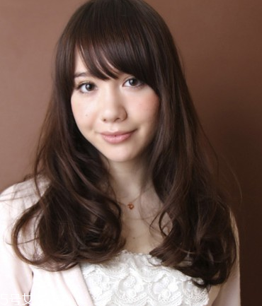 燙頭后怎樣護理打理頭發(fā) 理發(fā)店燙發(fā)染發(fā)的5大危害 燙頭后怎樣護理打理頭發(fā) 理發(fā)店燙發(fā)染發(fā)的5大危害